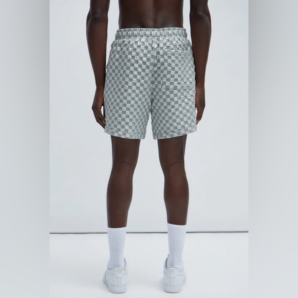 Fashion Nova Men’s Checkered Gray Shorts | NWT | Size Medium - Picture 2 of 4